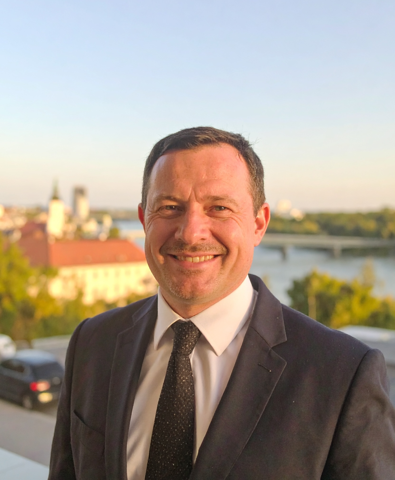 Adrián Varga - Realitný maklér